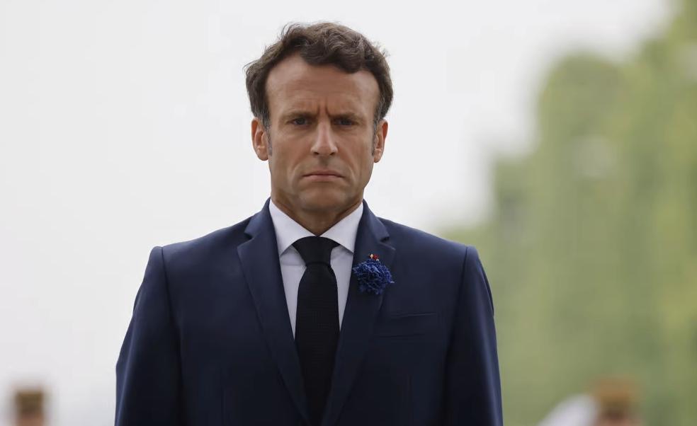 Francouzský prezident bude muset bojovat za své slibované reformy poté, co jeho krajně levicoví a krajně pravicoví rivalové dosáhli historických úspěchů.